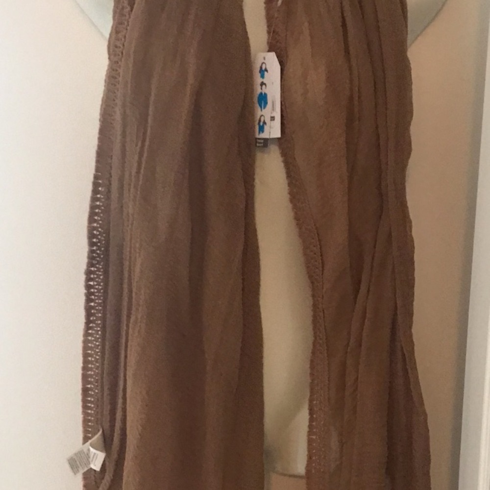 (2) Scarves/Wraps - Picture 2 of 11